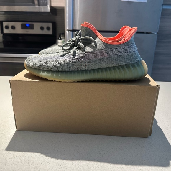 Yeezy Boost 350 - Picture 4 of 5